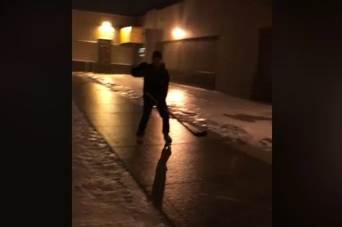 VIDEO: Regina sidewalk skater makes the best of freezing rain