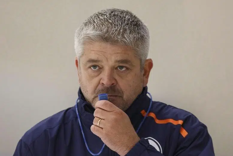 Struggling Oilers fire head coach Todd McLellan, replace him with Ken Hitchcock