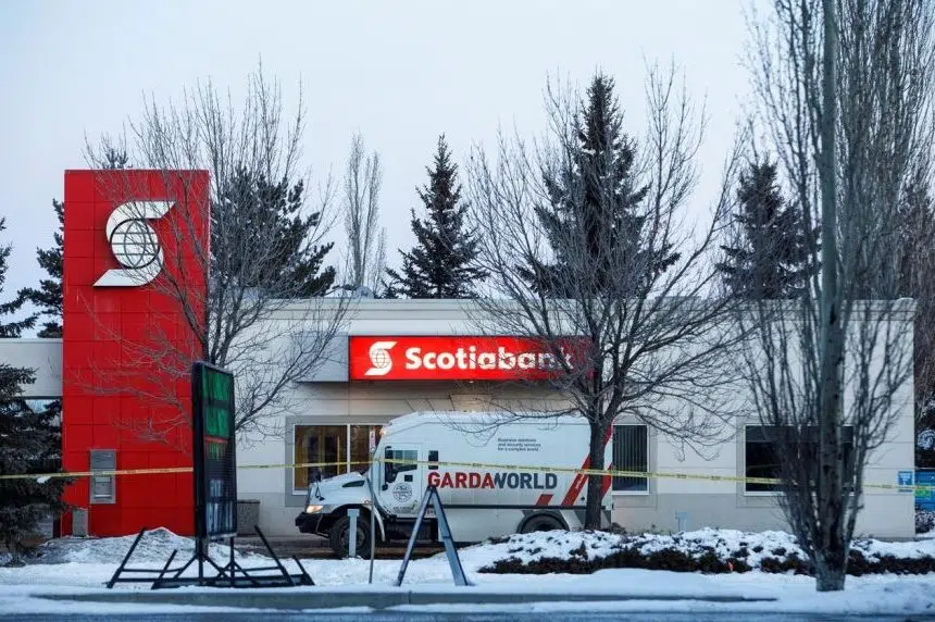 Guards injured, money stolen during overnight blast at Edmonton bank