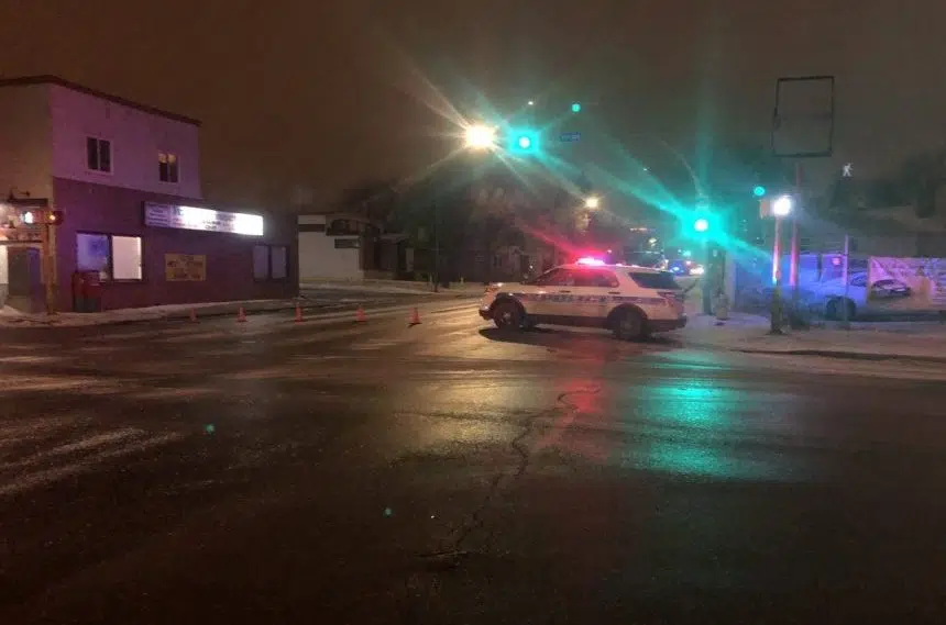Regina police block off Winnipeg Street during gun call