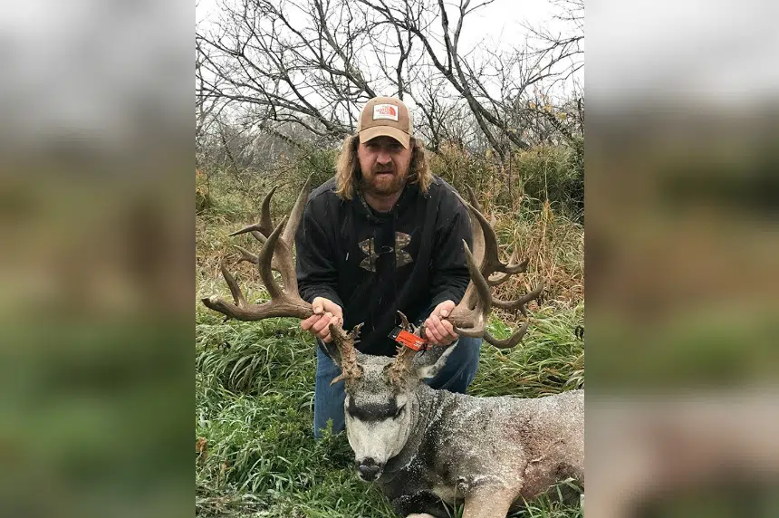 Sask. man takes out record-breaking deer during October hunt