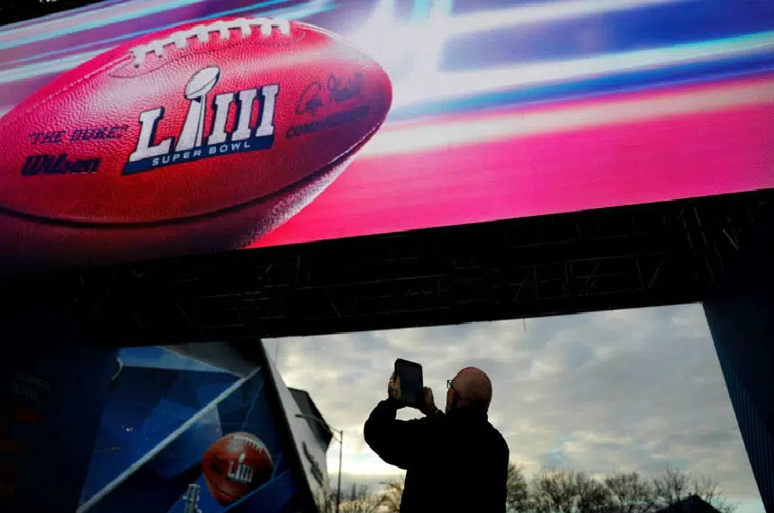 Patriots beat Rams 13-3 in lowest scoring Super Bowl ever