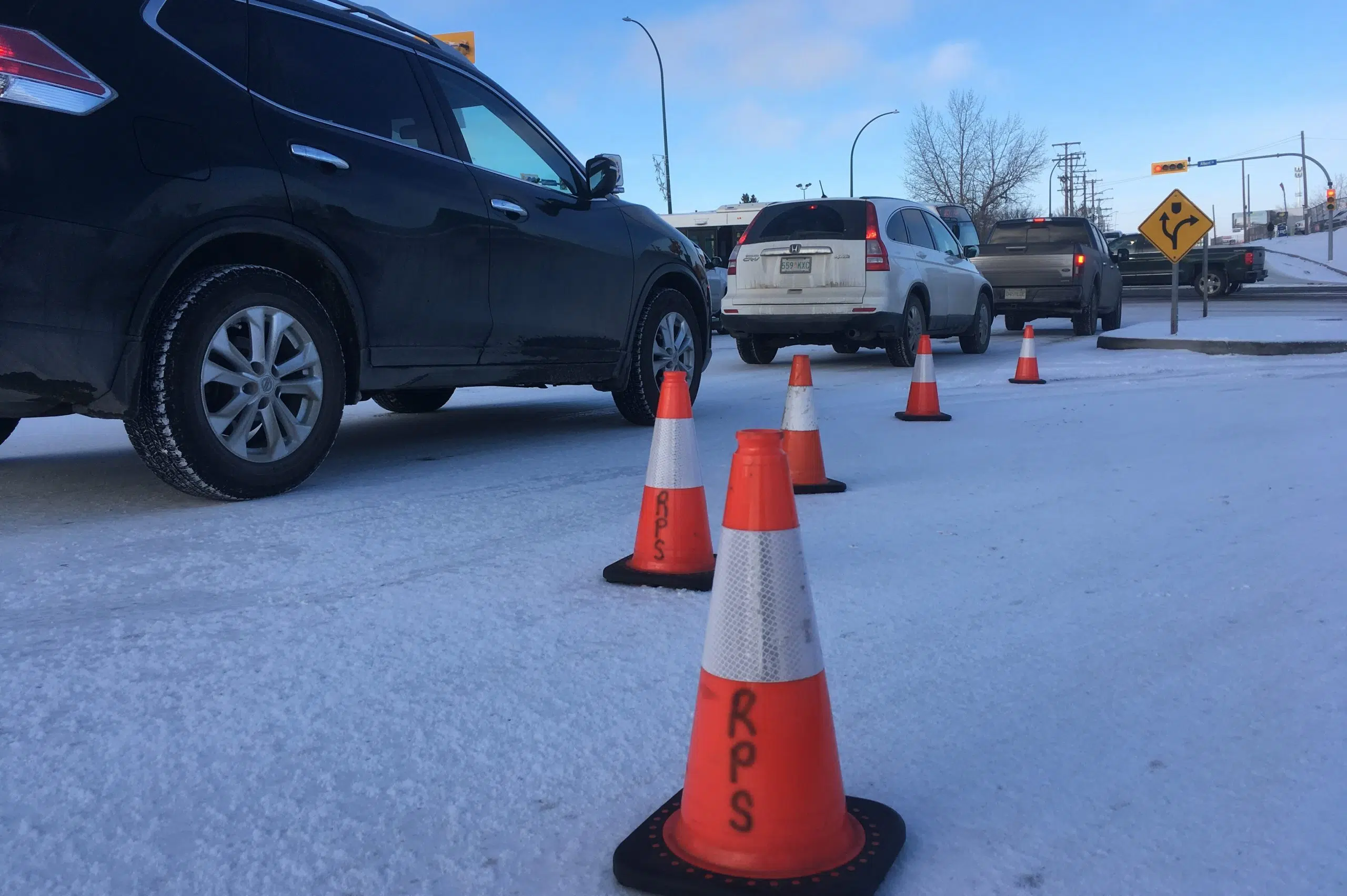 Slick snow stymies Regina drivers