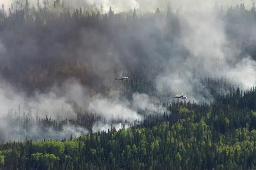 Wildfire crews watching for dangerous wind shift in High Level, Alta.