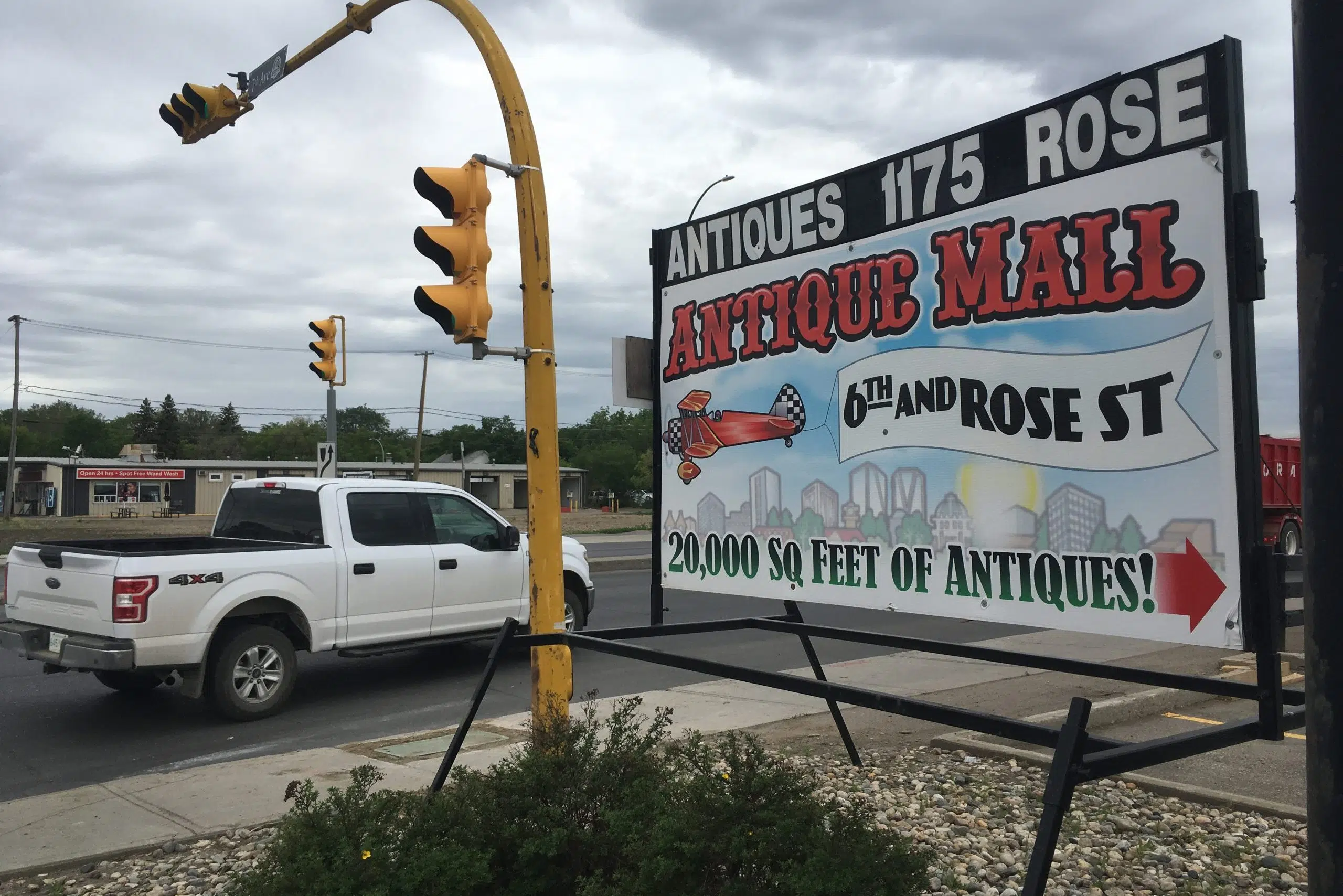 Proposed sign bylaw changes could hurt local business, says advocate