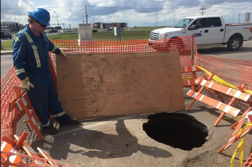Sinkhole opens up in Pasqua-Parliament intersection