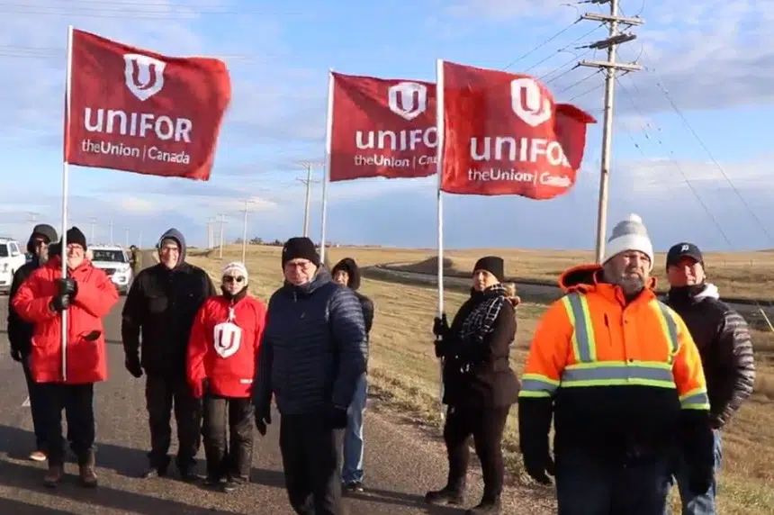 Unifor pickets outside Coronach power plant, SaskTel dealers after province turns down arbitration