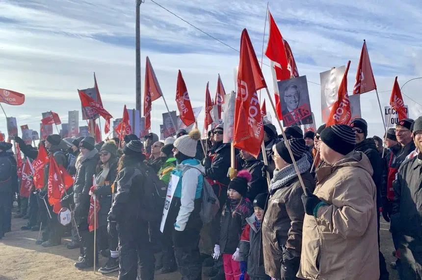 'This is people's lives': Co-op refinery workers rally over pensions