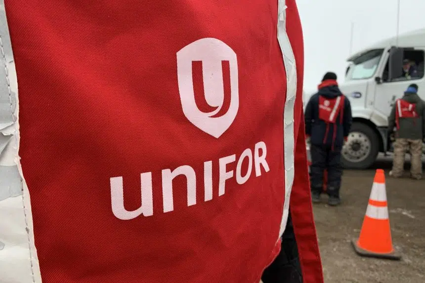 Unifor completely blocks off refinery in dispute escalation