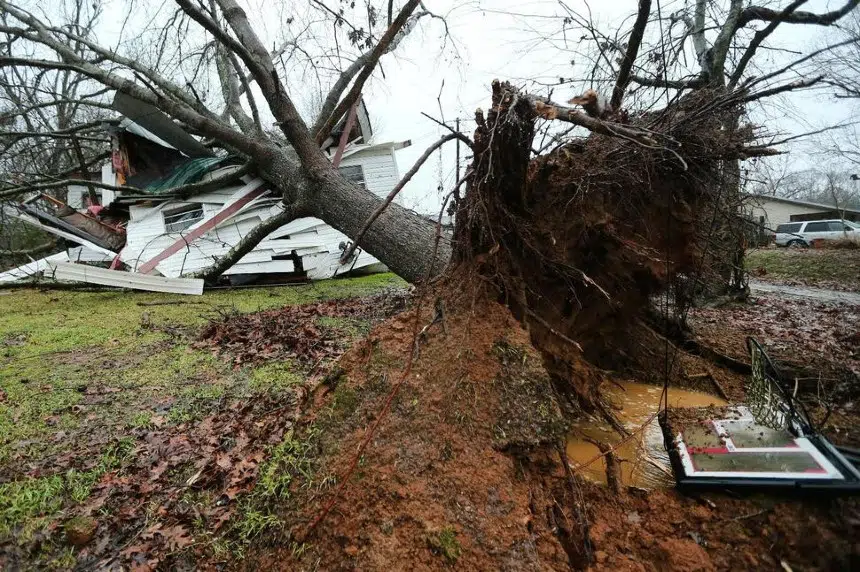 Storms sweep southern US, Midwest as death toll rises to 11