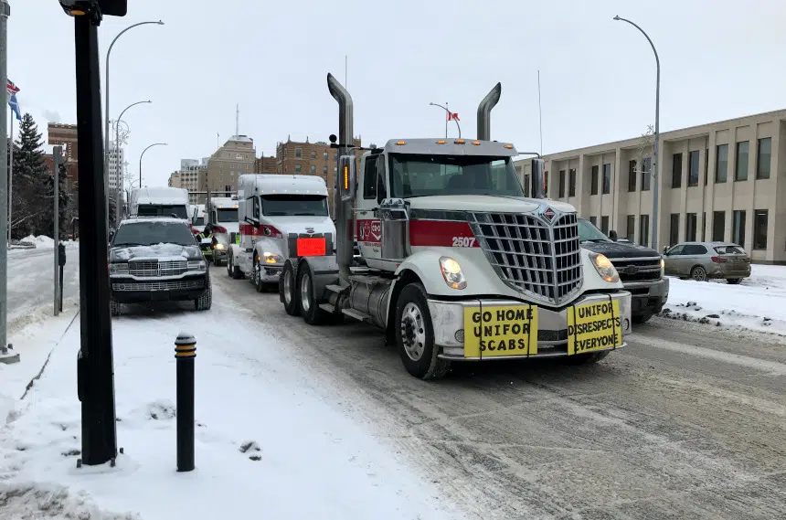 Truckers rally in downtown Regina against Unifor tactics