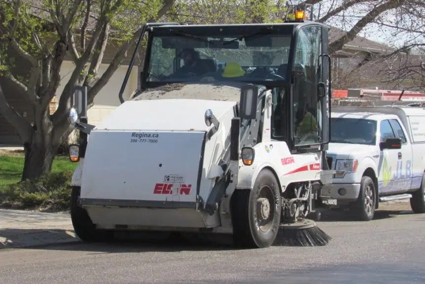 Fall street sweeping begins in Regina