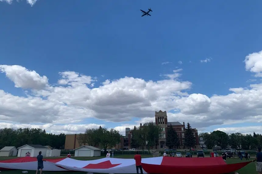 Moose Jaw sends symbols of support to the sky as Snowbirds return