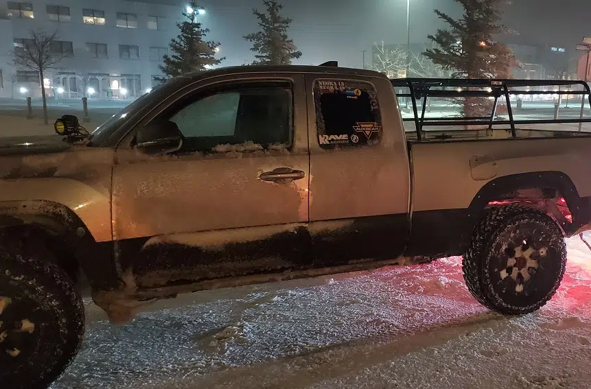 Regina man helps more than a dozen people stranded in the city