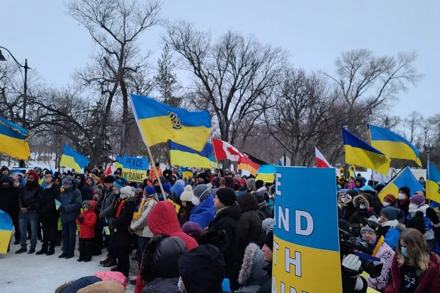 Rally for Ukraine in Regina brings out hundreds