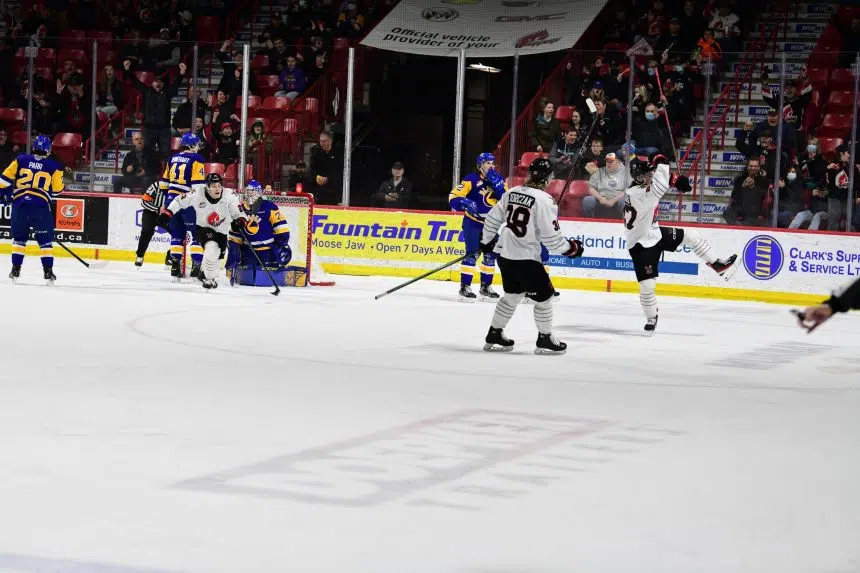 Warriors down Blades 5-1 in Game 1 of WHL series