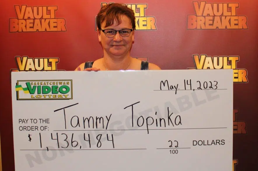 'I was ready to faint:' Moose Jaw woman hits the jackpot on VLT