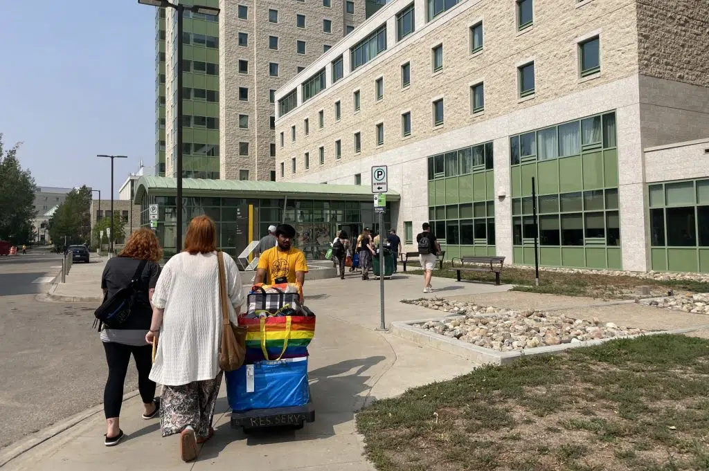 Mixed reactions on expenses on move-in day at University of Regina