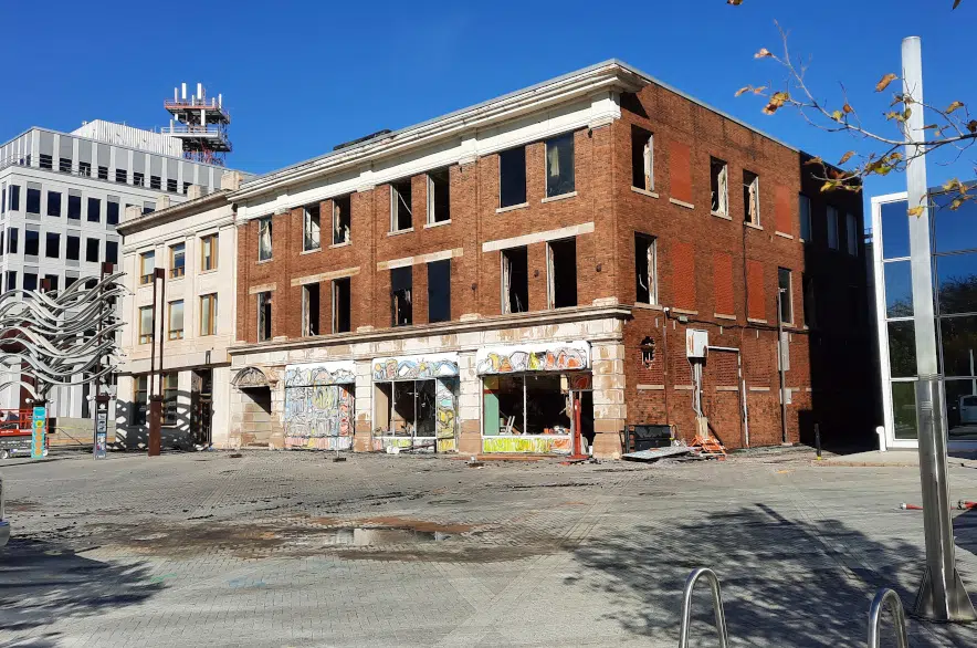 Fire-damaged building in downtown Regina to be torn down