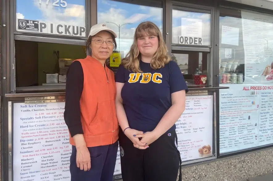 Regina ice cream shop staff helping 'sweet' owners