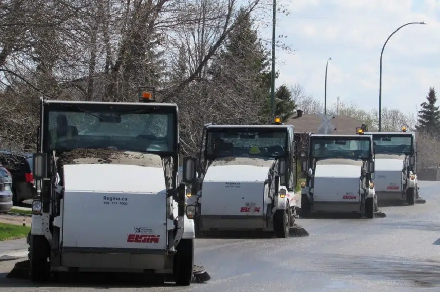 Fall street sweeping starts Monday in some Regina neighbourhoods