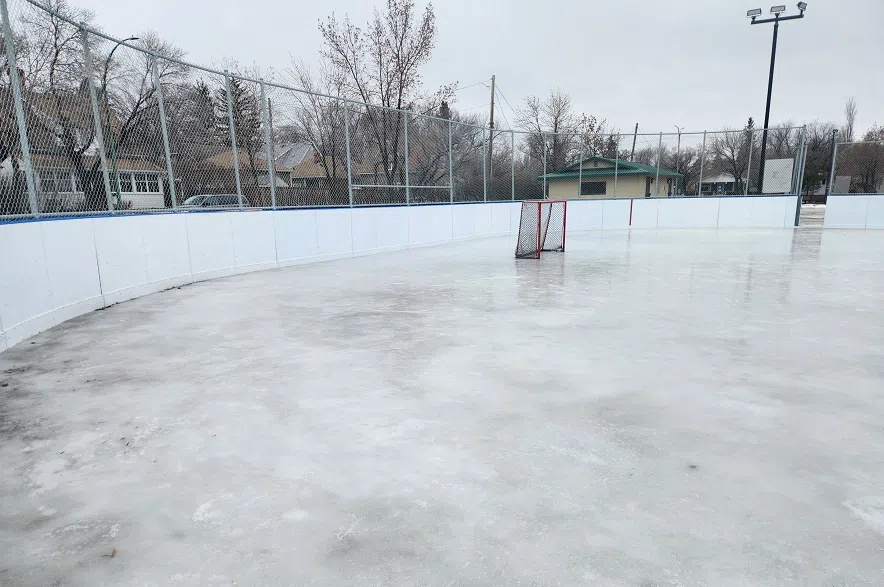 Regina's boarded outdoor rinks temporarily closed due to warm spell