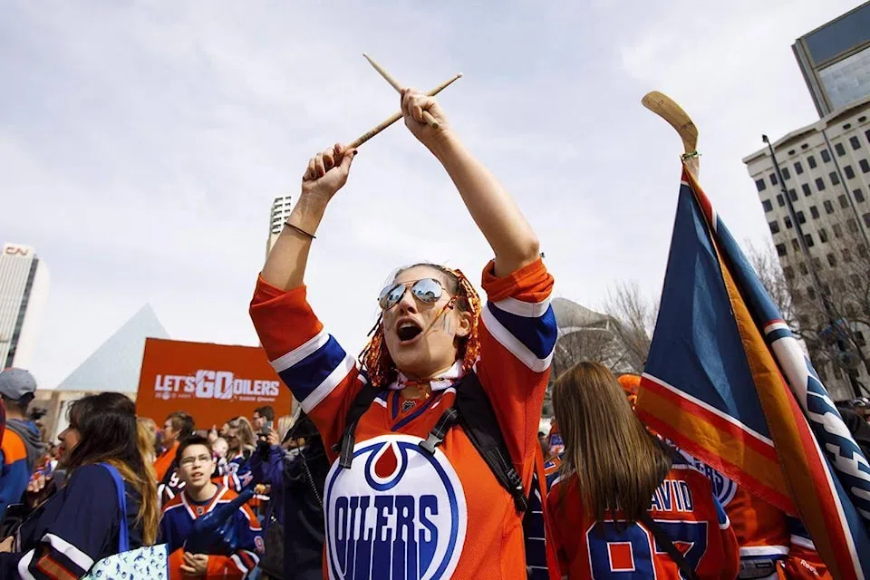 Oilers fans pack Canadian Brewhouse ahead of Stanley Cup Final