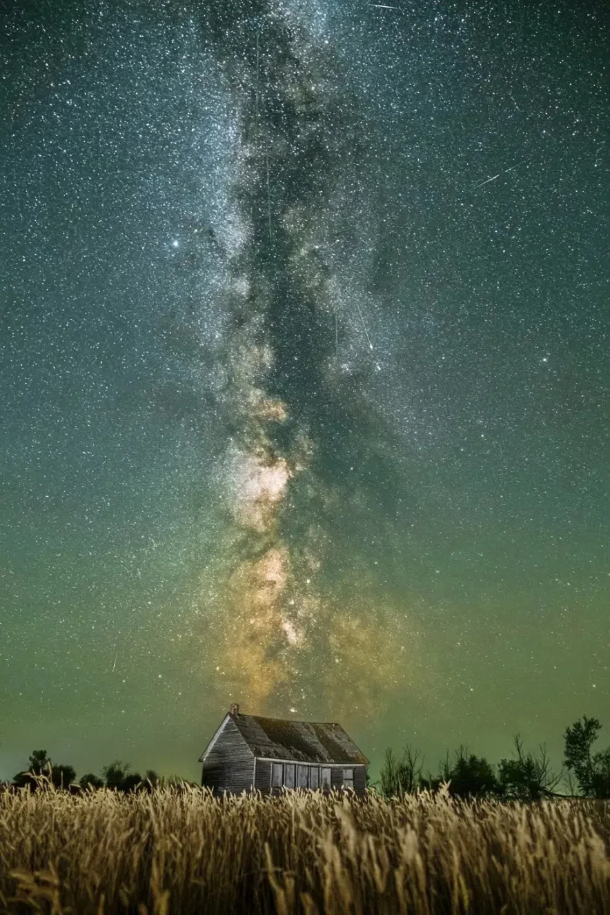 Milky way over prairie