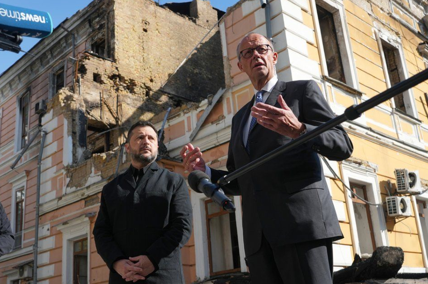 Ukraine's President Volodymyr Zelenskyy, centre, and German Chancellor Friedrich Merz.