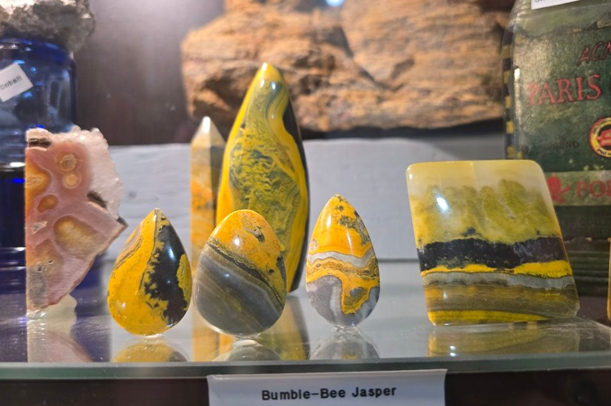 Polished Bumble-Bee Jasper at Pebble Rebel Dune Saloon.