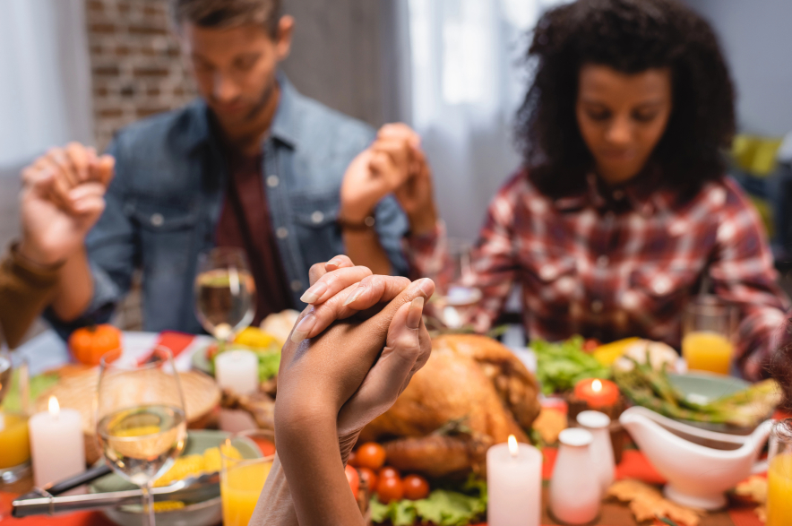 A family at Thanksgivng dinner.
