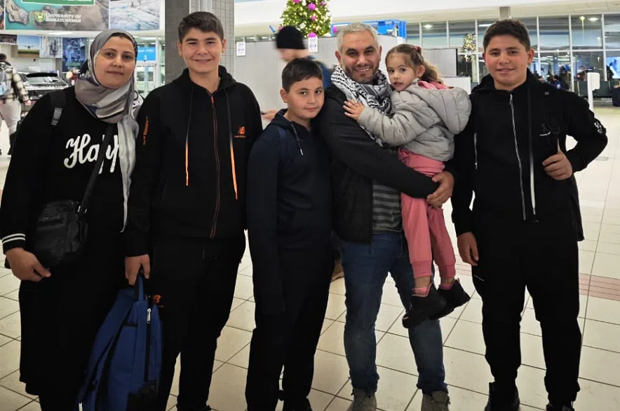WATCH: Saskatchewan family reunited after escaping war in Gaza