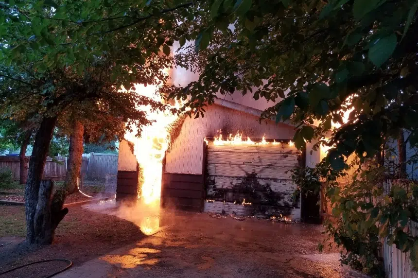 Crews respond to early morning garage fire in Saskatoon