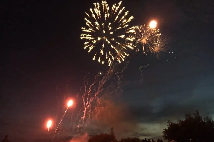 Canada 150: Thousands take in Saskatoon fireworks display