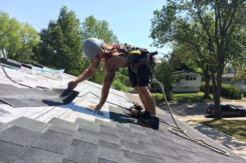 Roofers among workers sweating out Sask. heat wave