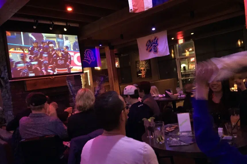 Canadian bars cashing in on NHL playoffs