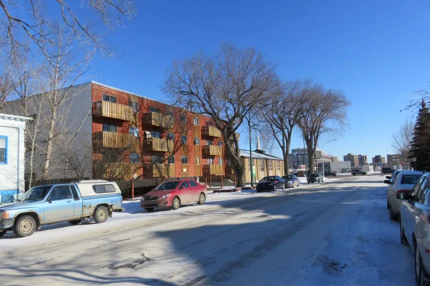 Early morning raid at Saskatoon apartment building nets 5 arrests