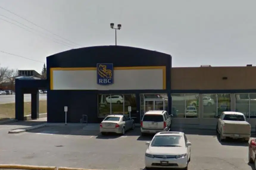 Regina bank robbed at gunpoint