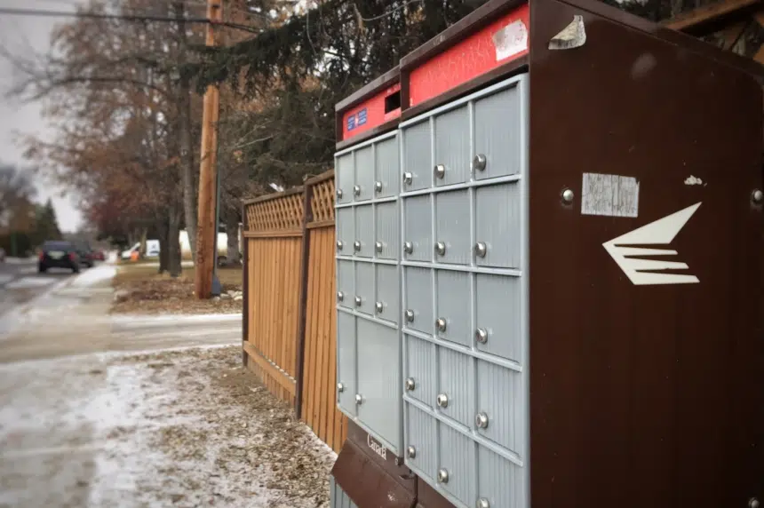 Canada Post continues delivery after thieves break into Saskatoon mailbox