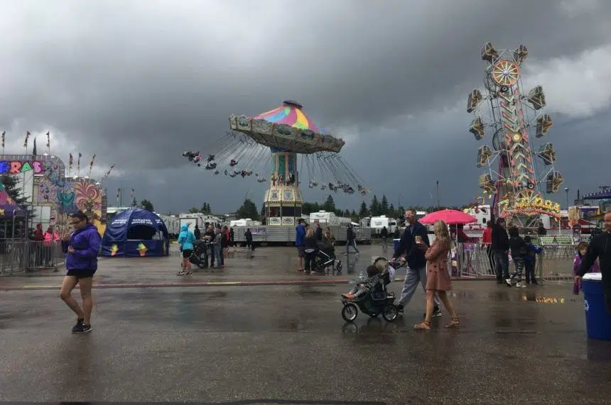 Fun seekers brave elements for 1st day of Saskatoon Ex