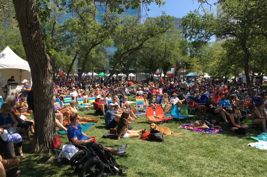 Large line ups at Regina Folk Festival as people try to get good seats