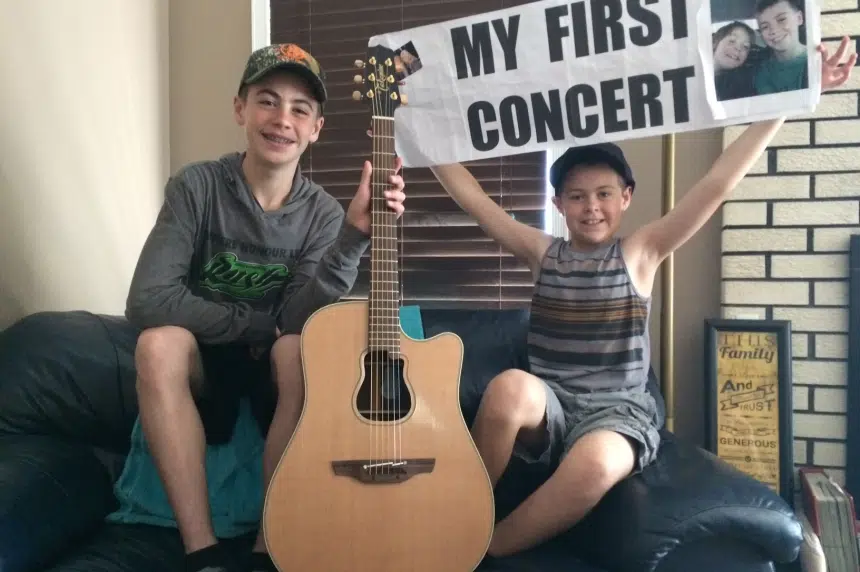 Saskatoon 'guitar boys' get ultimate gift from Garth Brooks