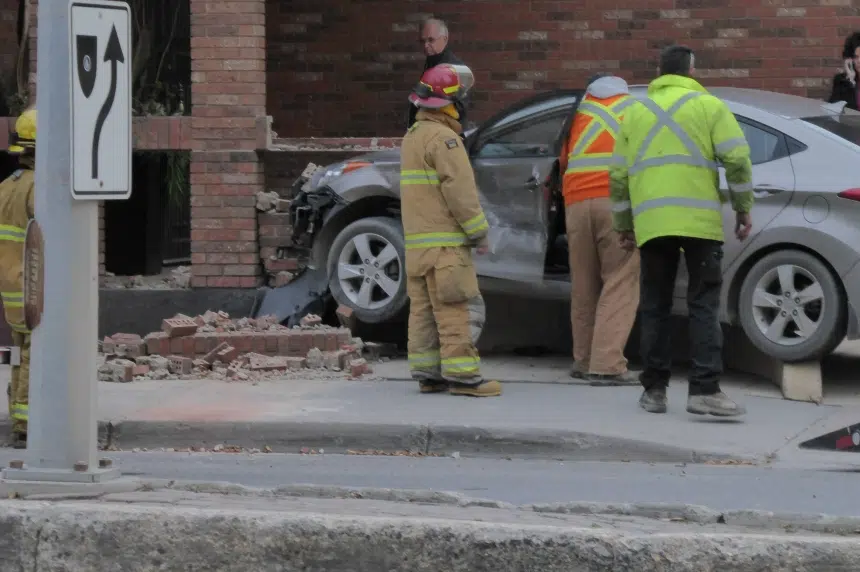 Car crashes into Regina restaurant