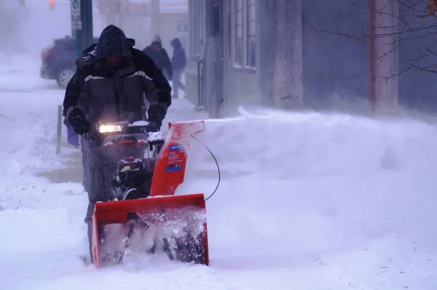 City crews battle blowing snow to clear Saskatoon roads