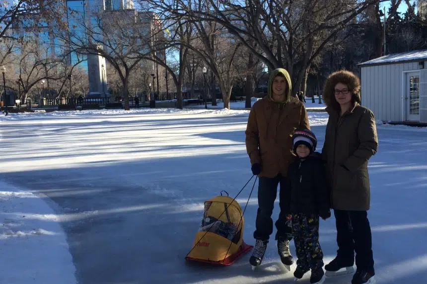Regina residents enjoy winter warm up