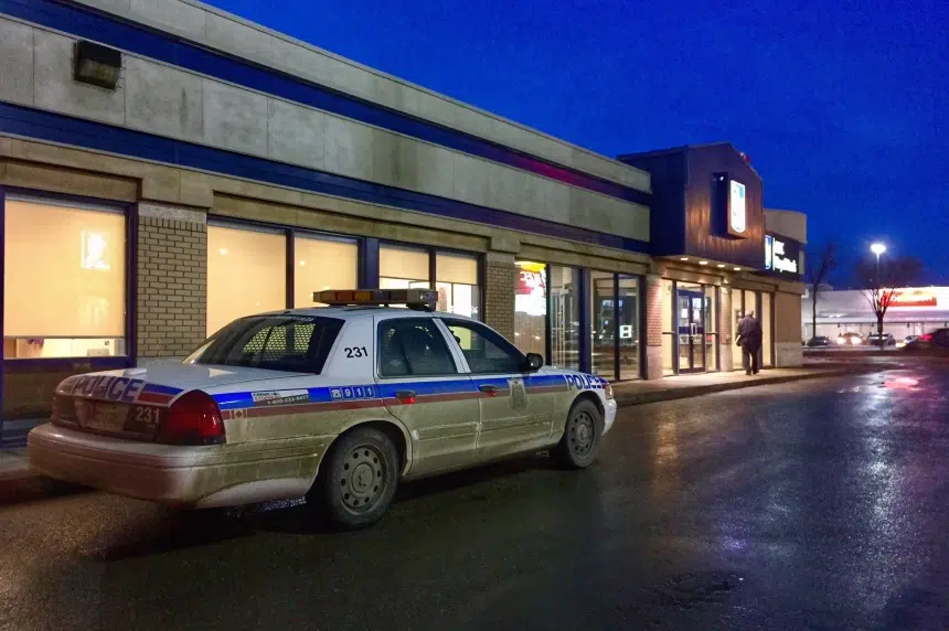 Bank robbery in Saskatoon leaves one man with minor injuries