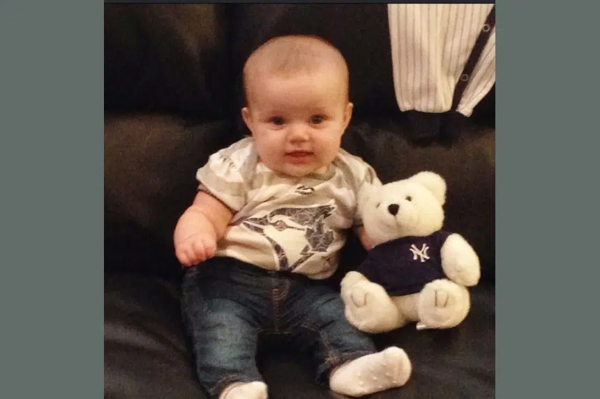 Baby in baseball tug-of-war between Blue Jays dad, Yankees mom
