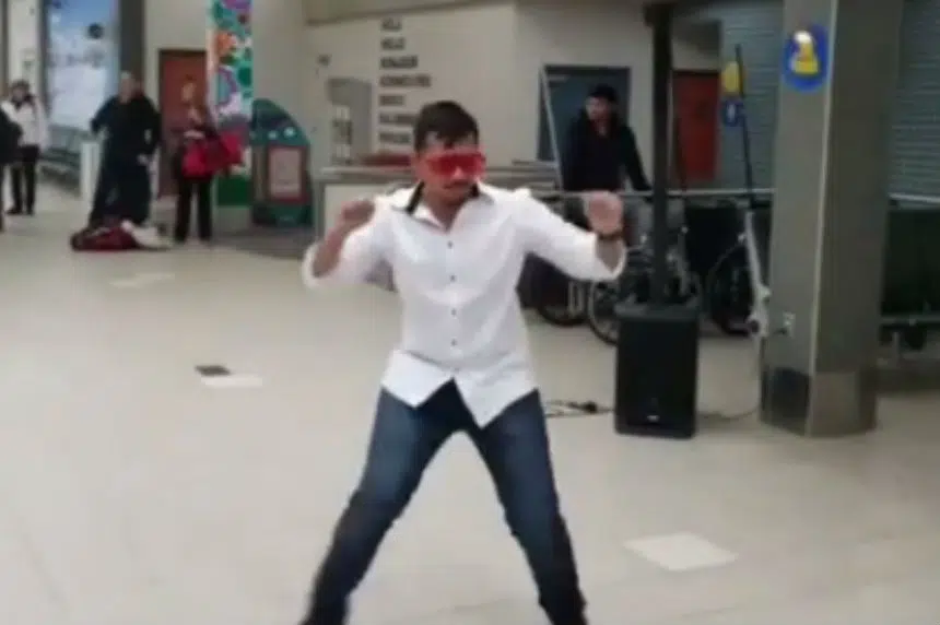 Man welcomes wife to Canada with epic dance at Sask. airport