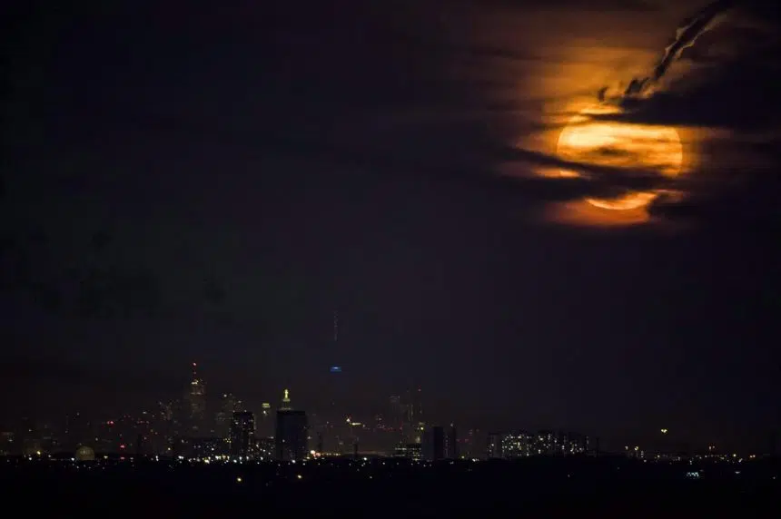 Super moon, lunar eclipse, king tides combine for powerful event Wednesday