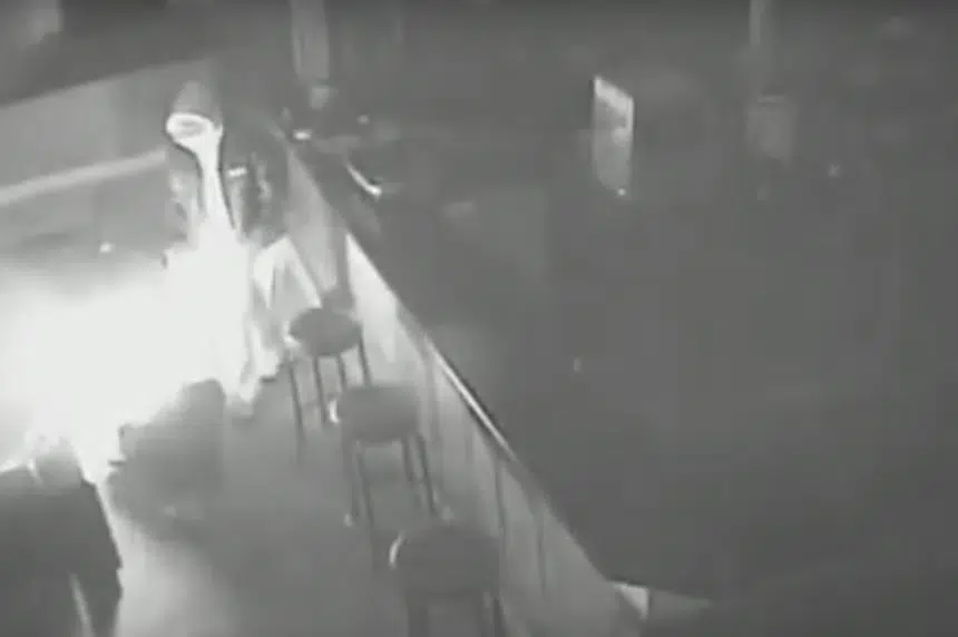 Footage shows suspect setting fire at Saskatoon nightclub